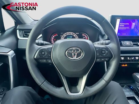 Used 2023 Toyota RAV4 XLE Premium image 14