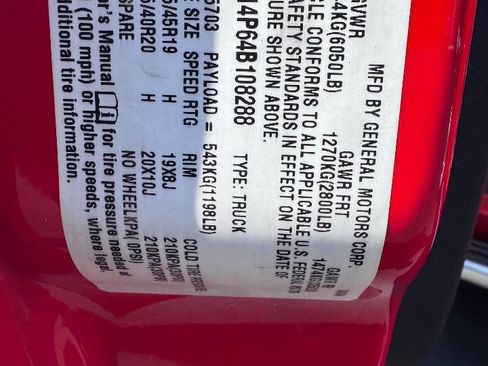 Used 2004 Chevrolet SSR w/ Preferred Equipment Group image 6