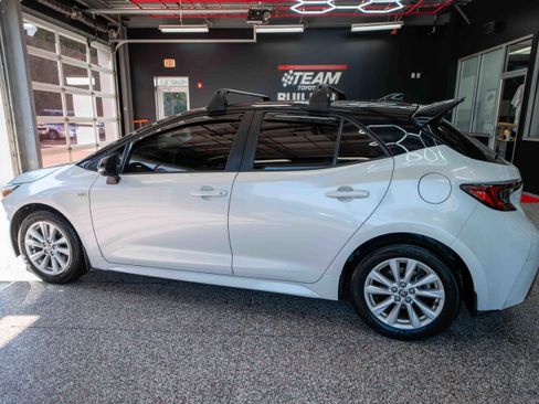 Used 2024 Toyota Corolla SE w/ SE Package image 2
