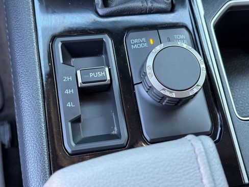 Used 2024 Toyota Tundra Limited AWD/4WD image 23