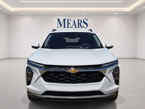 Used 2025 Chevrolet Trax LT FWD image 8