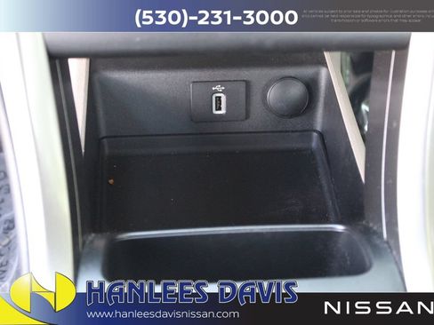 Used 2017 Ford Fusion SE w/ Fusion SE Technology Package FWD image 22