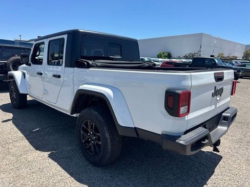 Used 2022 Jeep Gladiator Sport AWD/4WD image 7