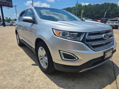 Used 2017 Ford Edge SEL w/ Equipment Group 201A AWD/4WD image 3