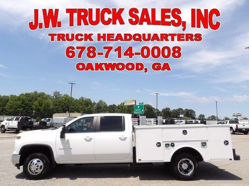 Used 2024 Chevrolet Silverado 3500 LT w/ Convenience Package AWD/4WD image 2