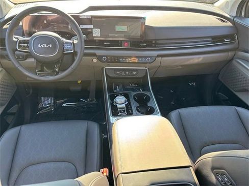 New 2026 Kia Carnival SX image 9