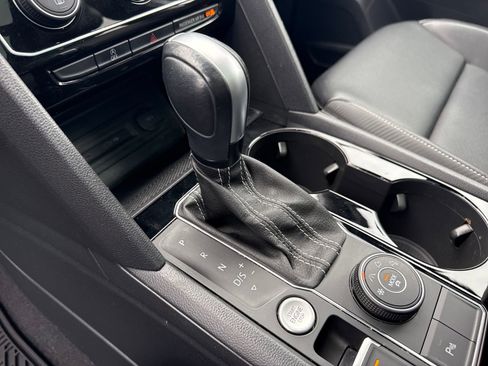 Used 2022 Volkswagen Atlas Cross Sport SE w/ Panoramic Sunroof Package image 38