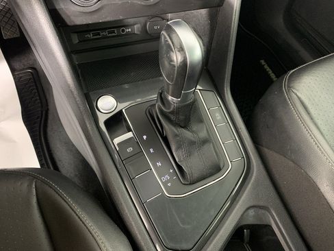 Used 2018 Volkswagen Tiguan SE w/ Panoramic Sunroof Package FWD image 24