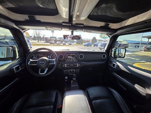 Used 2018 Jeep Wrangler Unlimited Sahara image 13