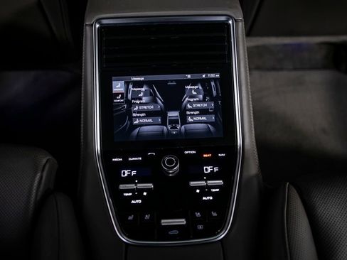 Used 2018 Porsche Panamera Turbo S Executive image 28