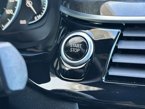 Used 2019 BMW 530e w/ M Sport Package image 24