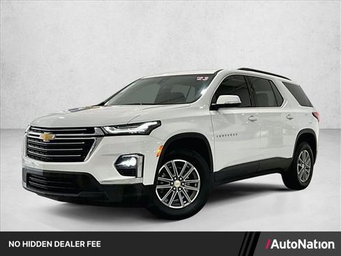 Used 2023 Chevrolet Traverse LT FWD image 1