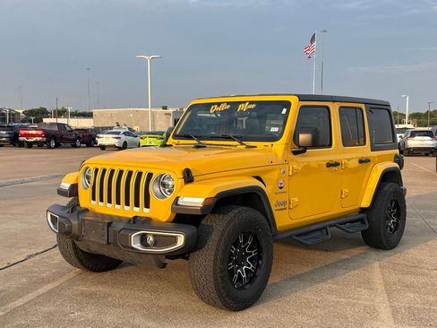 Used 2019 Jeep Wrangler Unlimited Sahara AWD/4WD image 4