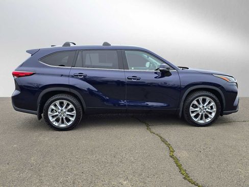 Used 2022 Toyota Highlander Limited image 2