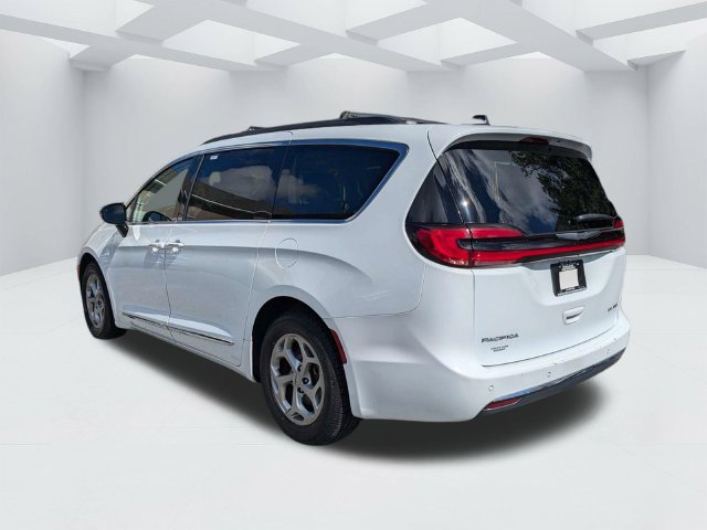 Used 2023 Chrysler Pacifica Limited FWD image 7