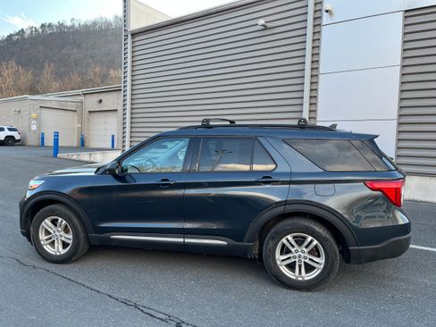 Certified 2023 Ford Explorer XLT w/ Class IV Trailer Tow Package image 6