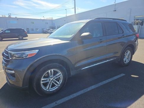 Used 2020 Ford Explorer XLT w/ Equipment Group 202A AWD/4WD image 7
