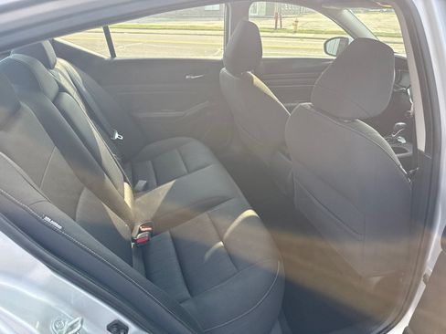 Used 2019 Nissan Altima 2.5 S FWD image 14