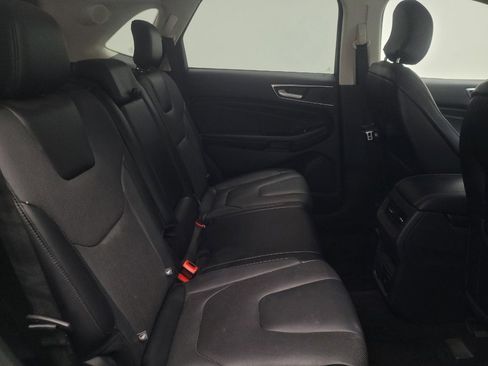 Used 2018 Ford Edge Titanium w/ Equipment Group 301A AWD/4WD image 19