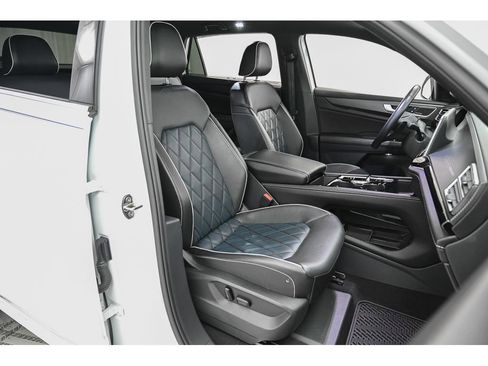 Used 2024 Volkswagen Atlas Cross Sport SEL Premium R-Line image 17