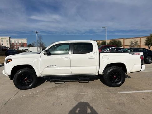 Used 2022 Toyota Tacoma TRD Sport image 7