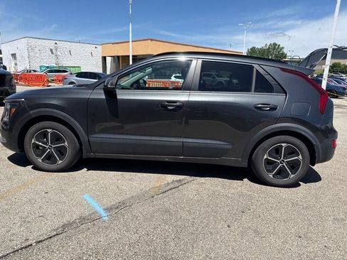 Used 2023 Kia Niro EX FWD image 9
