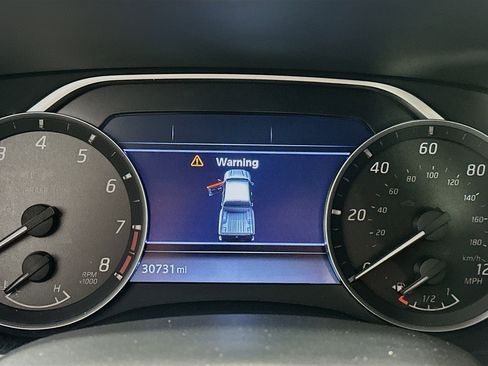 Used 2024 Nissan Frontier SL image 18