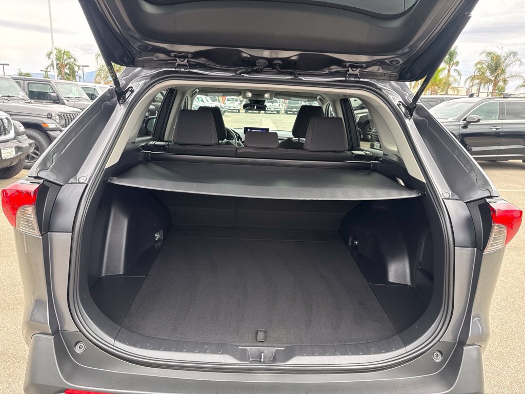 Used 2023 Toyota RAV4 LE AWD/4WD image 28