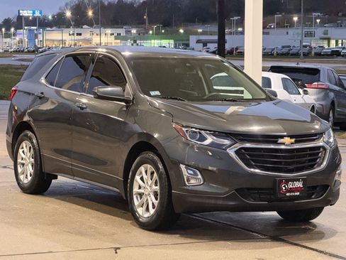 Used 2020 Chevrolet Equinox LT image 2