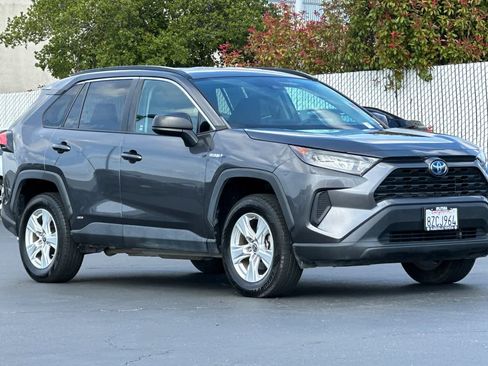 Certified 2021 Toyota RAV4 LE AWD/4WD image 5