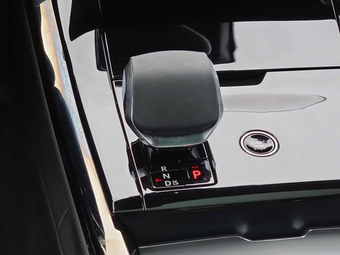 Used 2025 Land Rover Range Rover Sport SE image 21