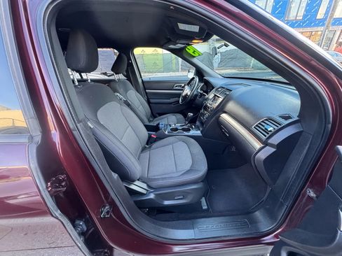 Used 2019 Ford Explorer XLT image 19