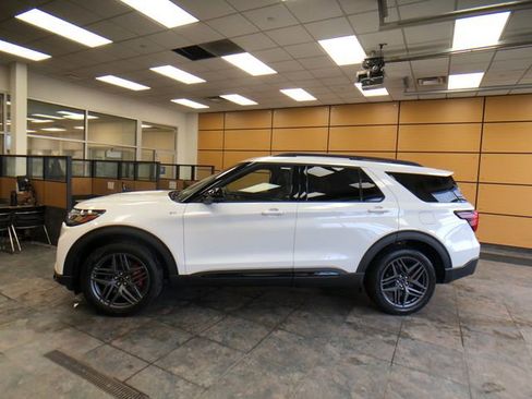 New 2026 Ford Explorer ST-Line w/ ST-Line Street Pack AWD/4WD image 4