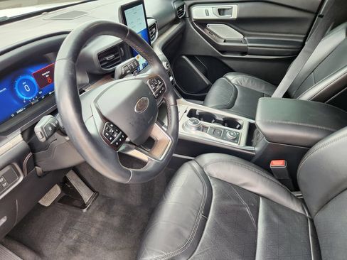 Used 2020 Ford Explorer Platinum w/ Premium Technology Package AWD/4WD image 7