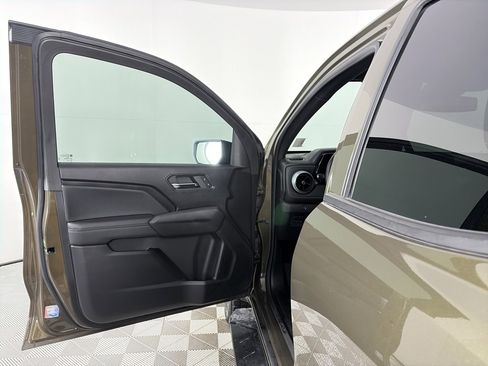 Used 2023 Chevrolet Colorado LT w/ LT Convenience Package III image 10