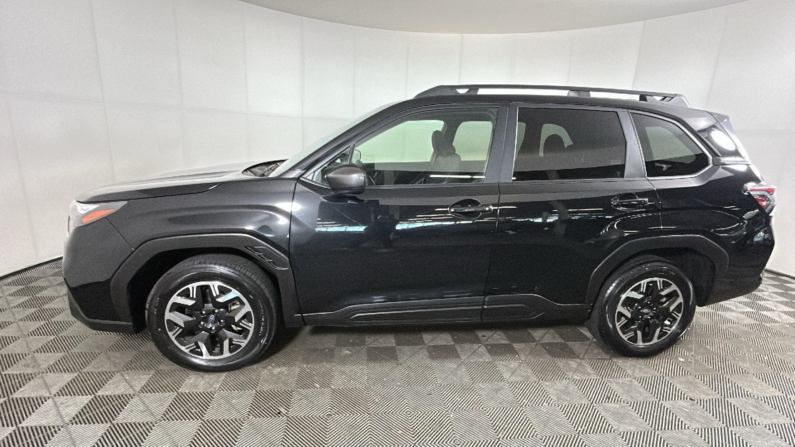 Used 2025 Subaru Forester Premium AWD/4WD image 6