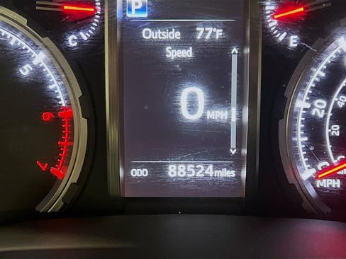Used 2020 Toyota 4Runner Venture w/ Moonroof Package AWD/4WD image 8