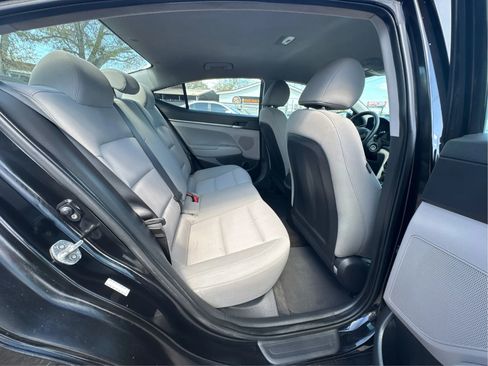 Used 2018 Hyundai Elantra SE FWD image 22