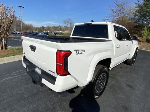 Certified 2025 Toyota Tacoma TRD Sport w/ TRD Sport Upgrade Package image 5