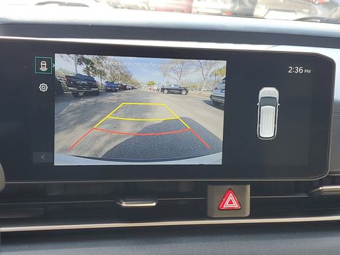 Used 2025 Kia Carnival EX image 24