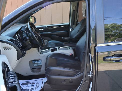 Used 2018 Dodge Grand Caravan SXT FWD image 21