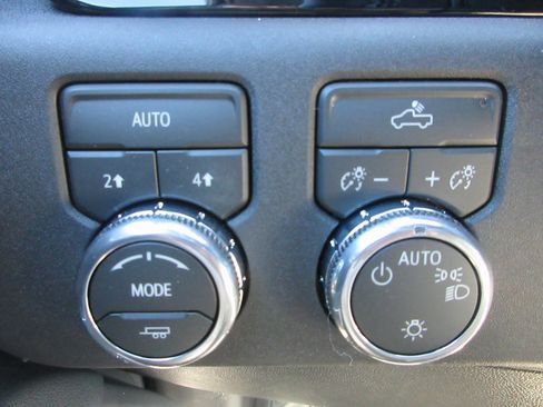 New 2026 GMC Sierra 1500 SLE image 16