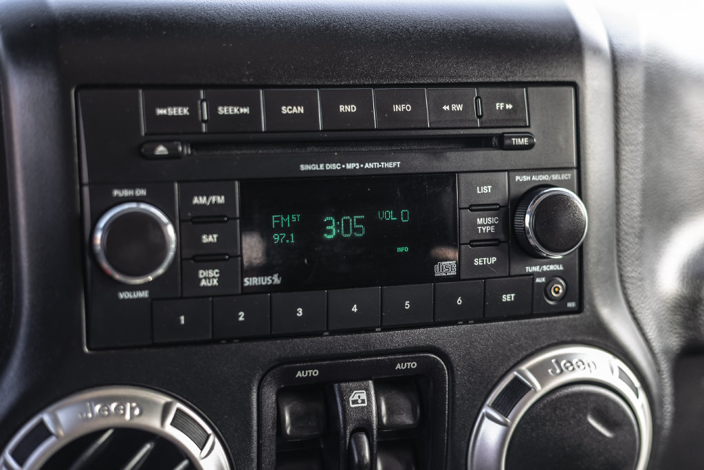 Used 2018 Jeep Wrangler Unlimited Rubicon AWD/4WD image 9