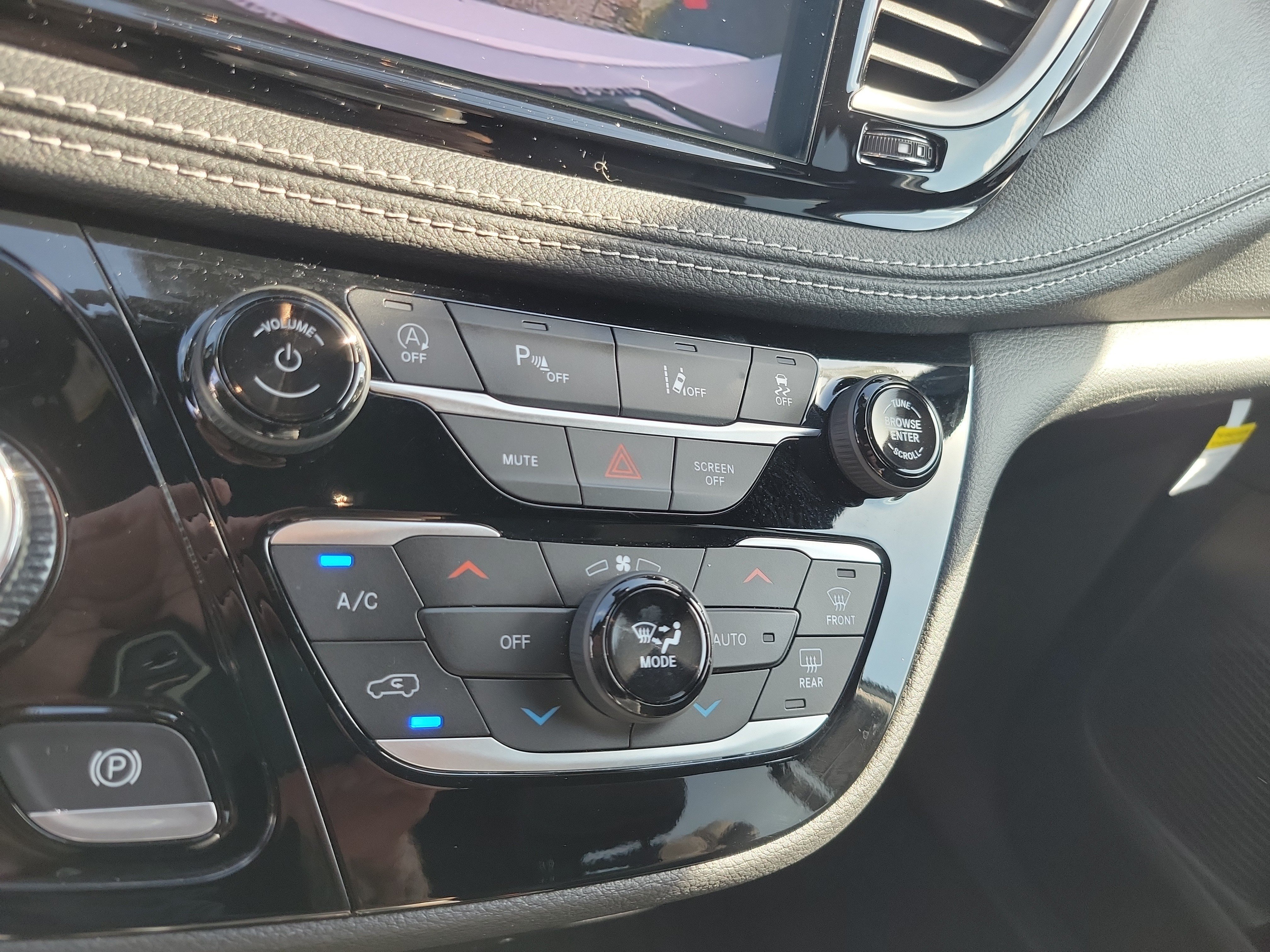 Used 2025 Chrysler Pacifica Select FWD image 19