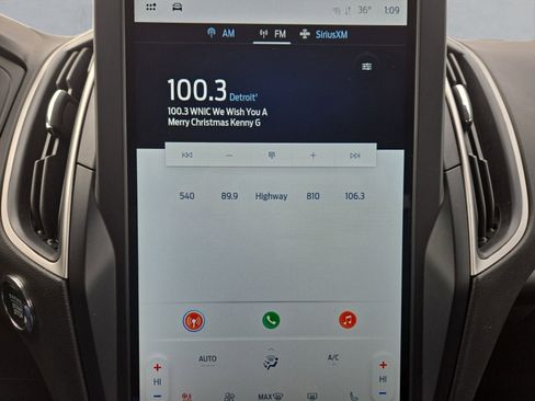 Used 2024 Ford Edge SEL w/ Convenience Package image 18