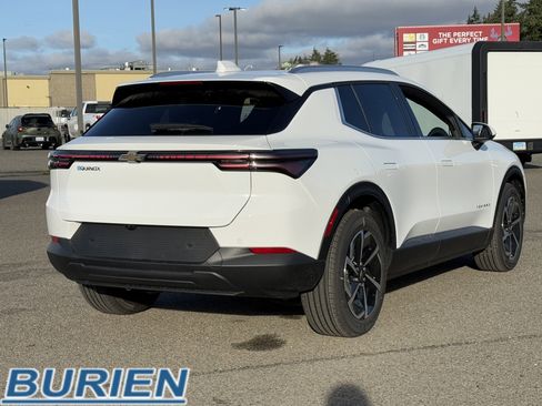 New 2026 Chevrolet Equinox EV LT image 5