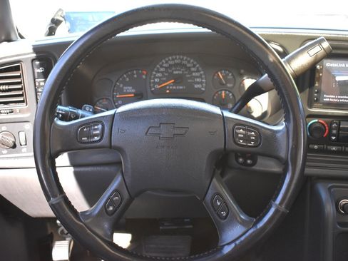Used 2007 Chevrolet Silverado 2500 LT w/ Heavy-Duty Power Package AWD/4WD image 14