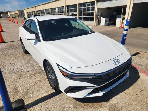 Certified 2025 Hyundai Elantra Blue image 2