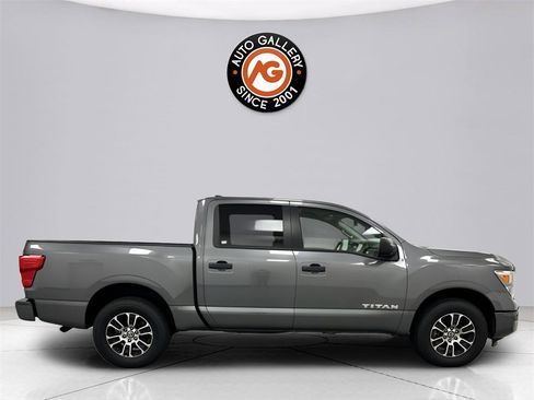 Used 2022 Nissan Titan SV image 8