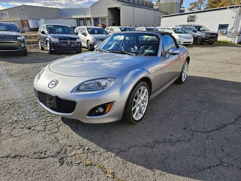 Used 2010 MAZDA MX-5 Miata Grand Touring w/ Premium Pkg image 3
